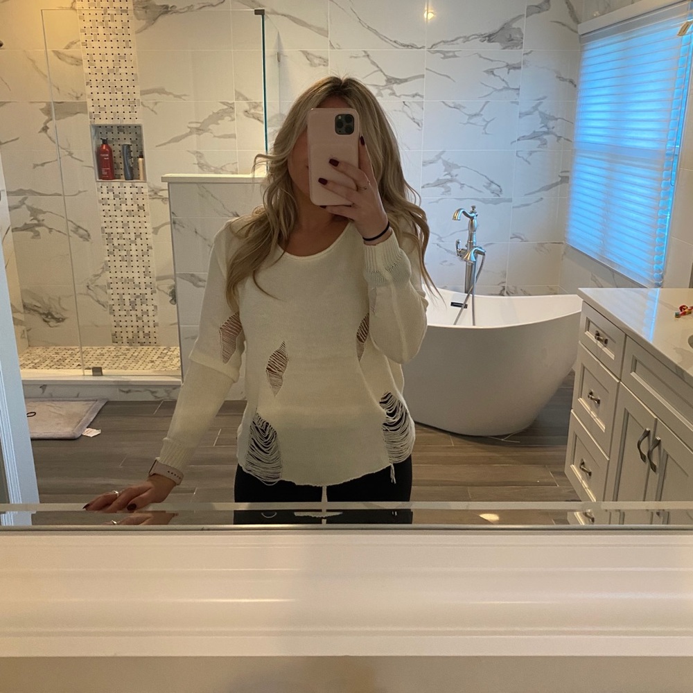 White distressed sweater - Picture 8 of 8